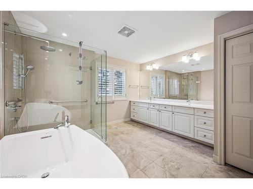 5-405 Glasgow Street, Kitchener, ON - Indoor Photo Showing Bathroom