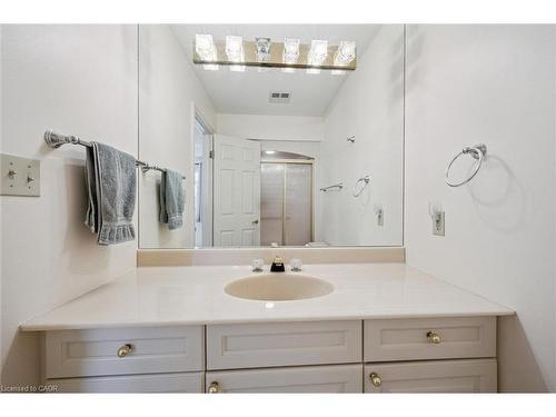 5-405 Glasgow Street, Kitchener, ON - Indoor Photo Showing Bathroom