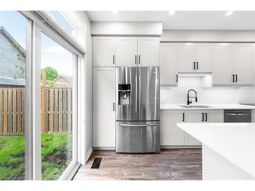 12 Lindsay Way, Grimsby, ON - Indoor Photo Showing Kitchen With Upgraded Kitchen