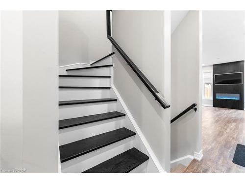 12 Lindsay Way, Grimsby, ON - Indoor Photo Showing Other Room