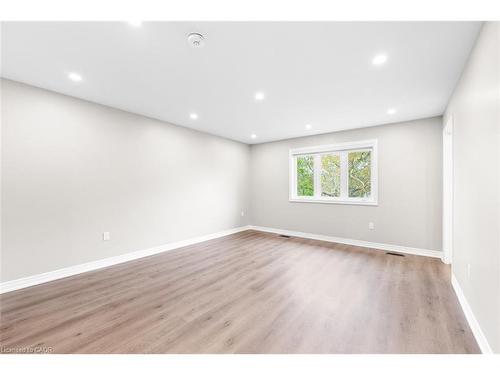 12 Lindsay Way, Grimsby, ON - Indoor Photo Showing Other Room