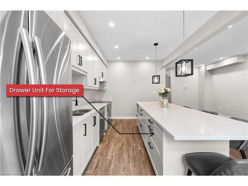 12 Lindsay Way, Grimsby, ON - Indoor Photo Showing Kitchen With Double Sink With Upgraded Kitchen