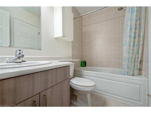 933 Apple Hill Lane, Kitchener, ON - Indoor Photo Showing Bathroom