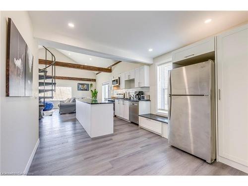 3590 Lakeshore Road, Lincoln, ON - Indoor Photo Showing Kitchen