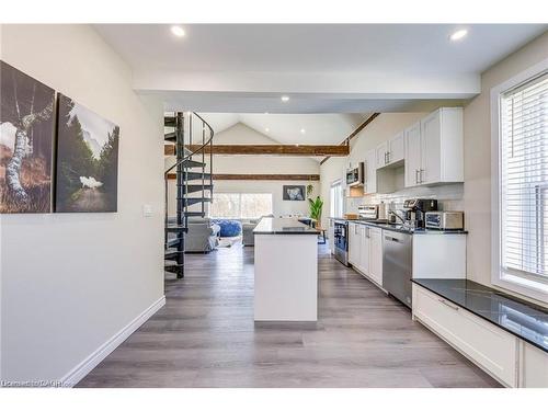 3590 Lakeshore Road, Lincoln, ON - Indoor Photo Showing Kitchen