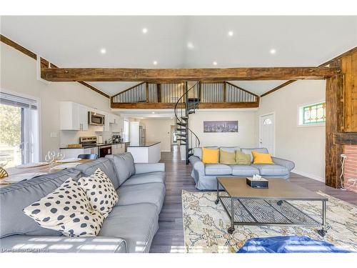 3590 Lakeshore Road, Lincoln, ON - Indoor Photo Showing Living Room With Fireplace