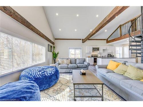 3590 Lakeshore Road, Lincoln, ON - Indoor Photo Showing Living Room
