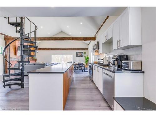 3590 Lakeshore Road, Lincoln, ON - Indoor Photo Showing Kitchen