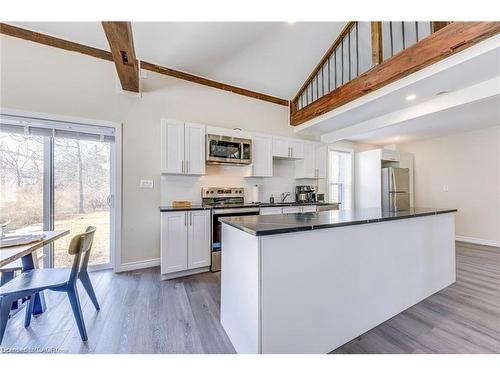 3590 Lakeshore Road, Lincoln, ON - Indoor Photo Showing Kitchen With Upgraded Kitchen