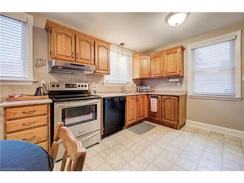 143 Rosedale Avenue, Hamilton, ON - Indoor Photo Showing Kitchen