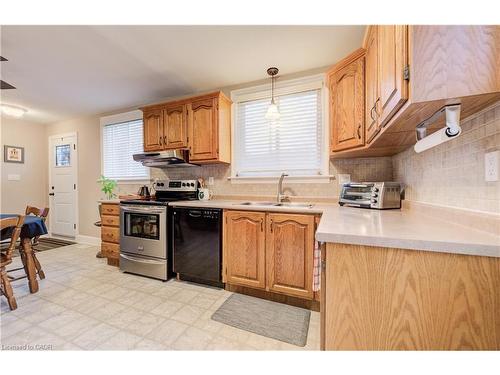 143 Rosedale Avenue, Hamilton, ON - Indoor Photo Showing Kitchen