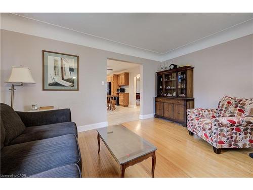 143 Rosedale Avenue, Hamilton, ON - Indoor Photo Showing Living Room