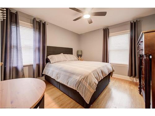 143 Rosedale Avenue, Hamilton, ON - Indoor Photo Showing Bedroom