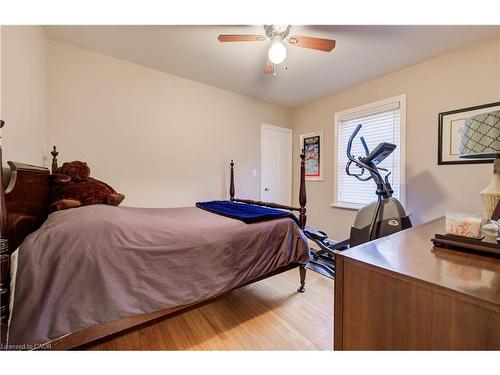 143 Rosedale Avenue, Hamilton, ON - Indoor Photo Showing Bedroom