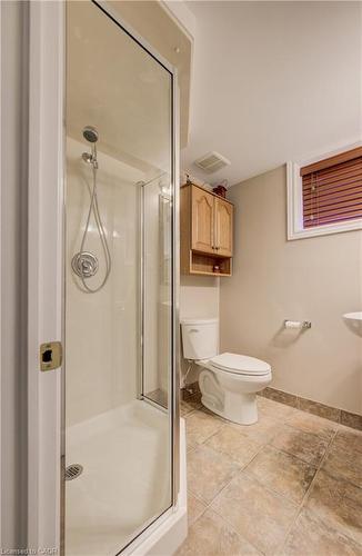 143 Rosedale Avenue, Hamilton, ON - Indoor Photo Showing Bathroom