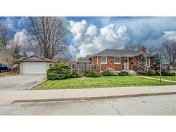 143 Rosedale Avenue  Hamilton, ON L8K 4N3