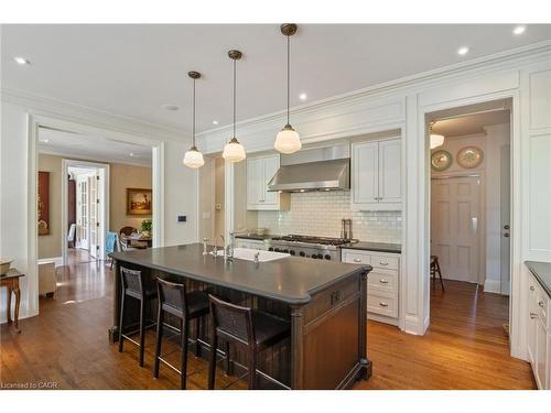 33 Salisbury Avenue, Cambridge, ON - Indoor Photo Showing Kitchen With Upgraded Kitchen