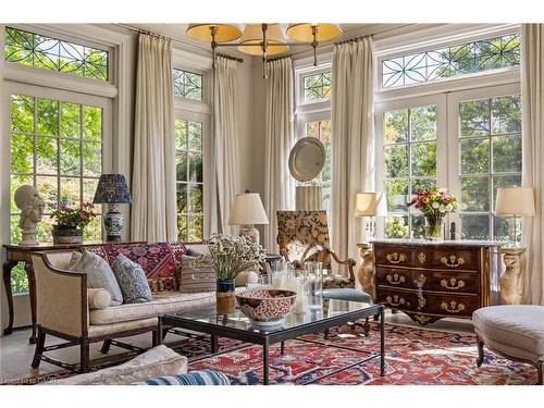 33 Salisbury Avenue, Cambridge, ON - Indoor Photo Showing Living Room