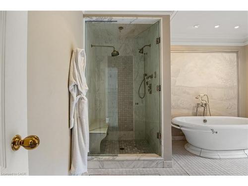 33 Salisbury Avenue, Cambridge, ON - Indoor Photo Showing Bathroom
