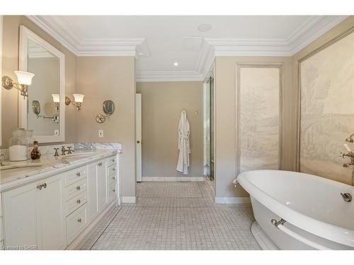 33 Salisbury Avenue, Cambridge, ON - Indoor Photo Showing Bathroom