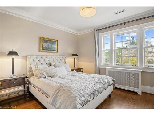 33 Salisbury Avenue, Cambridge, ON - Indoor Photo Showing Bedroom