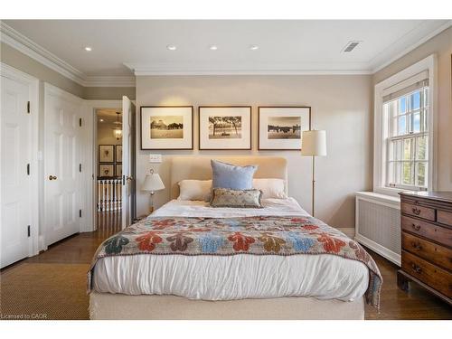 33 Salisbury Avenue, Cambridge, ON - Indoor Photo Showing Bedroom