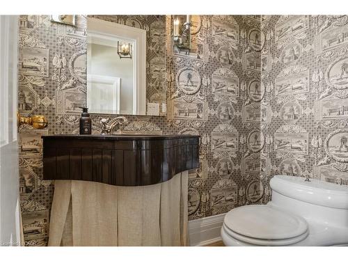 33 Salisbury Avenue, Cambridge, ON - Indoor Photo Showing Bathroom