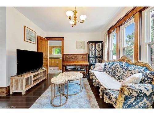 42 Shanley Street, Kitchener, ON - Indoor Photo Showing Living Room