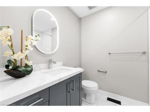 12 Lindsay Way, Grimsby, ON - Indoor Photo Showing Bathroom