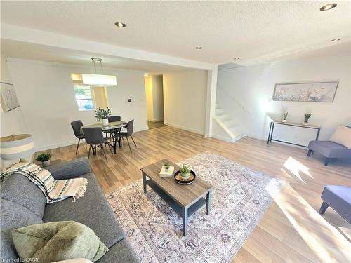 5-26 Poplar Drive, Cambridge, ON - Indoor Photo Showing Living Room