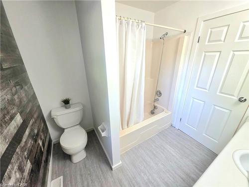 5-26 Poplar Drive, Cambridge, ON - Indoor Photo Showing Bathroom