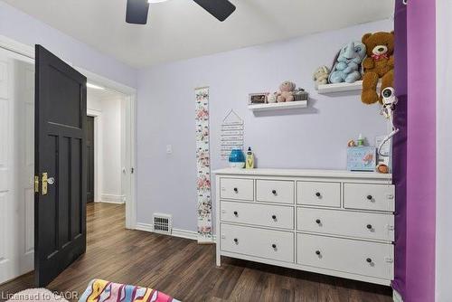 149 Leinster Avenue N, Hamilton, ON - Indoor Photo Showing Bedroom