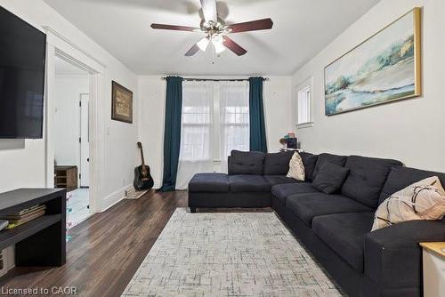 149 Leinster Avenue N, Hamilton, ON - Indoor Photo Showing Living Room