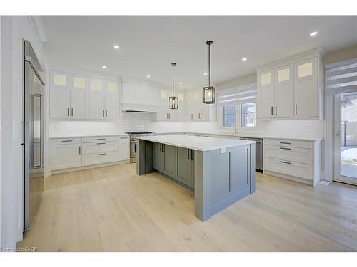 47 Pioneer Ridge Drive, Kitchener, ON - Indoor Photo Showing Kitchen With Upgraded Kitchen