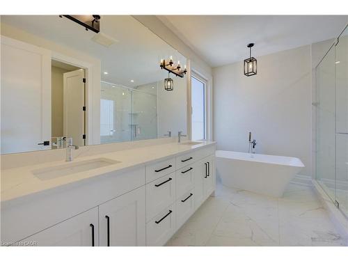 47 Pioneer Ridge Drive, Kitchener, ON - Indoor Photo Showing Bathroom