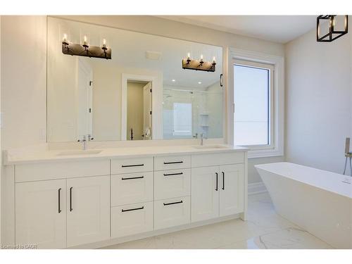 47 Pioneer Ridge Drive, Kitchener, ON - Indoor Photo Showing Bathroom