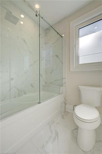 47 Pioneer Ridge Drive, Kitchener, ON - Indoor Photo Showing Bathroom