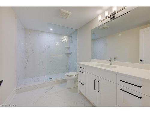 47 Pioneer Ridge Drive, Kitchener, ON - Indoor Photo Showing Bathroom