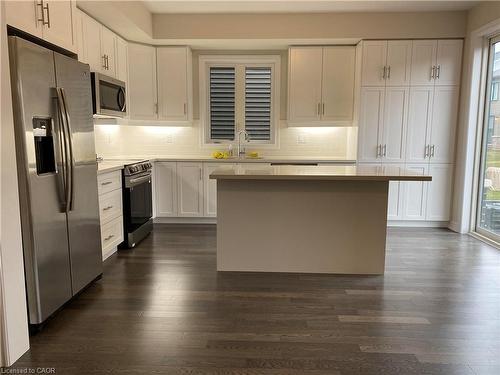 15 Vinifera Drive, Grimsby, ON - Indoor Photo Showing Kitchen With Upgraded Kitchen