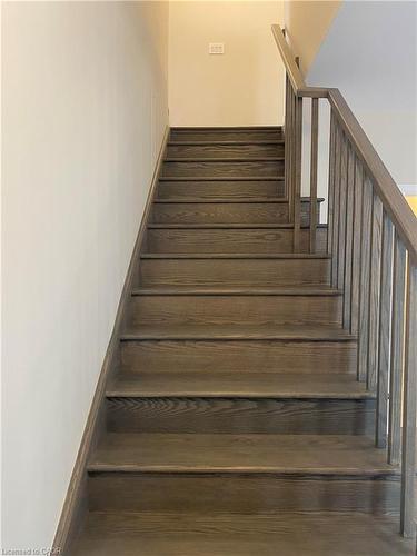 15 Vinifera Drive, Grimsby, ON - Indoor Photo Showing Other Room