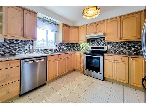 801 Syer Drive, Milton, ON - Indoor Photo Showing Kitchen With Double Sink