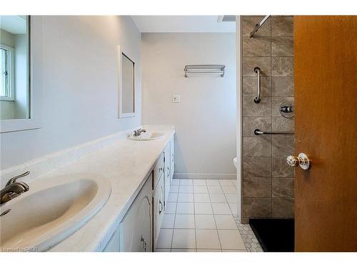 801 Syer Drive, Milton, ON - Indoor Photo Showing Bathroom