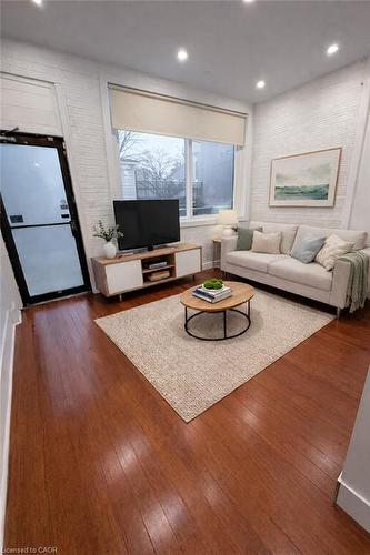 69-69 Hellems Avenue, Welland, ON - Indoor Photo Showing Living Room