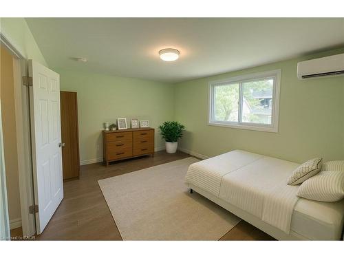 160 Westcourt Place, Waterloo, ON - Indoor Photo Showing Bedroom