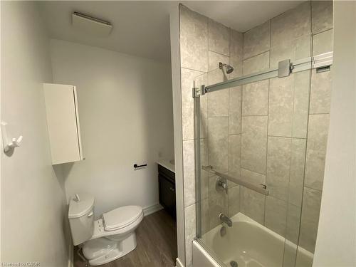 160 Westcourt Place, Waterloo, ON - Indoor Photo Showing Bathroom