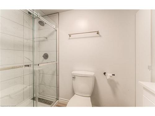 160 Westcourt Place, Waterloo, ON - Indoor Photo Showing Bathroom