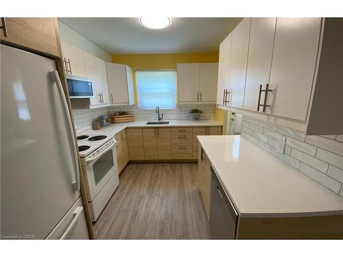 160 Westcourt Place, Waterloo, ON - Indoor Photo Showing Kitchen