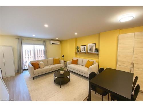 160 Westcourt Place, Waterloo, ON - Indoor Photo Showing Living Room