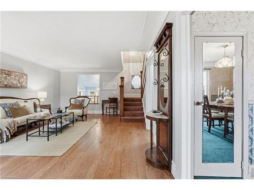 685 Dunn Avenue, Hamilton, ON - Indoor Photo Showing Living Room