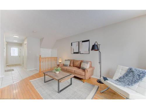 141 Mountain Laurel Crescent, Kitchener, ON - Indoor Photo Showing Living Room